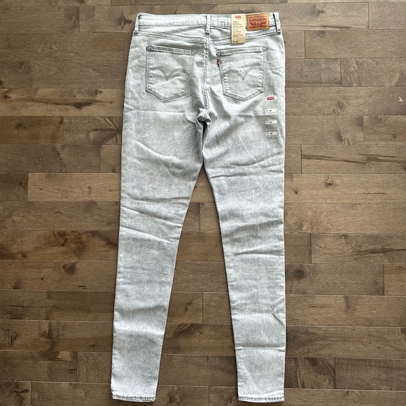 NWT Levi's Gray 720 high-rise super Skinny Jeans - size 31x32 - Picture 5 of 6